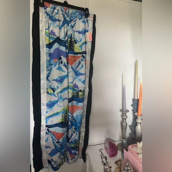 NWT Free People Movement Printed End Zone Pants Sold OUT Online! - Picture 3 of 11